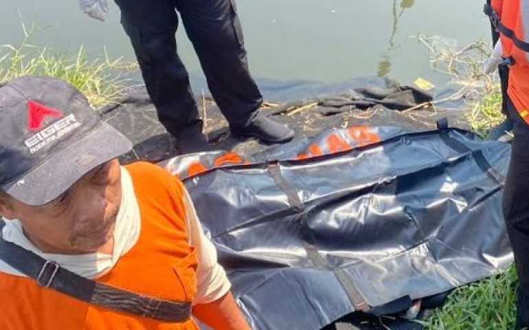 Sosok Mayat Ditemukan Tenggelam di Sungai BKB Semarang