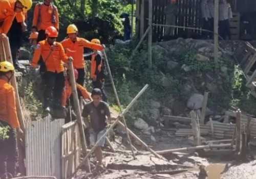 Sumur Galian Runtuh di Banyumas, 8 Penambang Emas Asal Bogor Terjebak