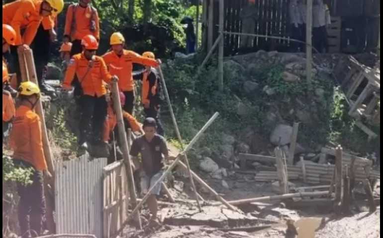 Sumur Galian Runtuh di Banyumas, 8 Penambang Emas Asal Bogor Terjebak