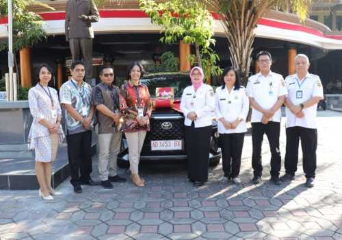 Bank Jateng Serahkan Bantuan Mobil Operasional Layanan Kesehatan ke RSUD Sukoharjo