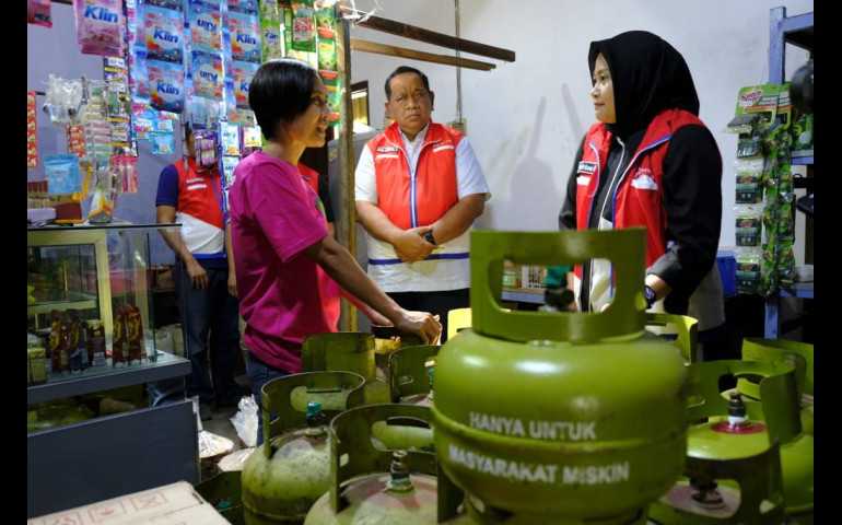Direktur SDM dan Penunjang Bisnis PT Pertamina Patra Niaga Tinjau Langsung Penyaluran LPG di Semarang