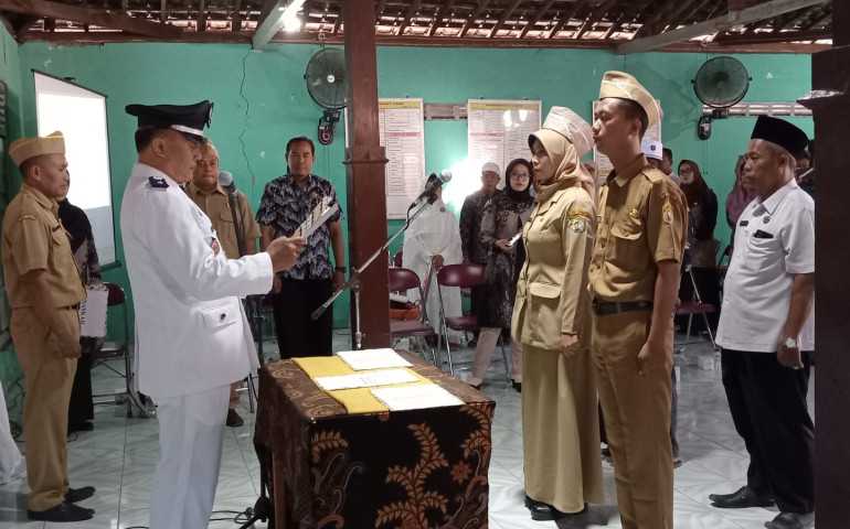 Pemdes Sidomukti Kendal Lantik Kaur Keuangan dan Kadus