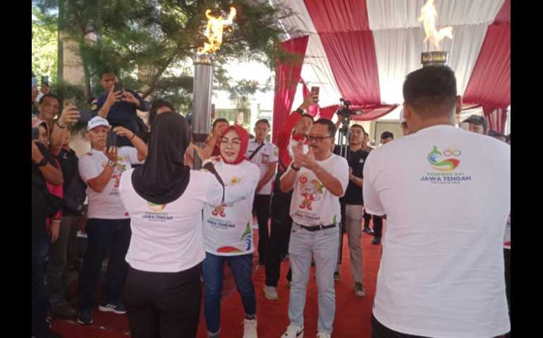 Bupati Grobogan Ambil Api Obor Porprov XVI 2023 dari Api Abadi Mrapen