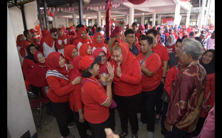 Warga Semarang Antusias Masak Nasi Goreng