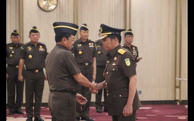 Lantik Staf Ahli Bidang Politik, Keamanan dan Penegakan Hukum, Jaksa Agung : Kejaksaan Memiliki Sikap Tegas Untuk Berlaku Netral