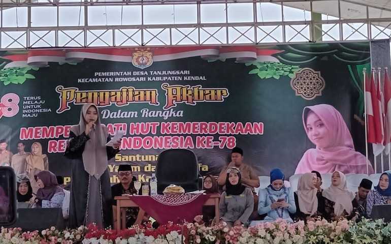 Sambut HUT RI ke 78, Pemdes Tanjungsari Kendal Gelar Pengajian Akbar Bersama Ustadzah Mumpuni Handayayekti