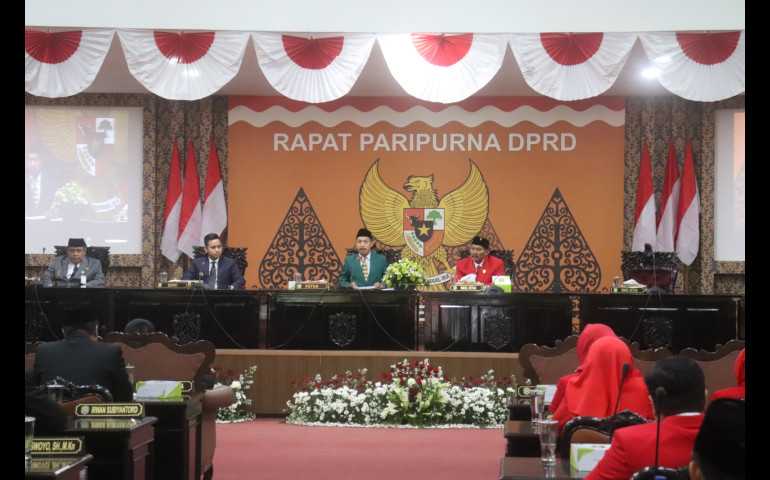 DPRD Kendal Paripurna Mendengarkan Pidato Presiden, Makmun : Optimalkan Peluang Investasi Kawasan Industri