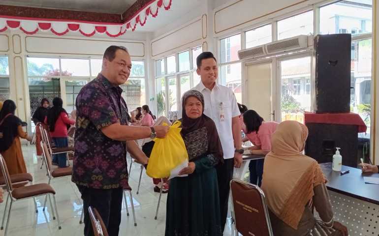 Gelar Pemeriksaan Kesehatan Gratis, Bupati Dico : Mulai Terapka Hidup Sehat