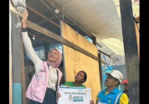 Atasi Segala Hambatan, Srikandi PLN Salurkan Listrik ke Daerah 3T di Sulawesi