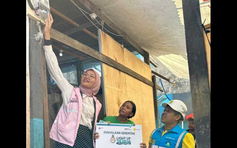 Atasi Segala Hambatan, Srikandi PLN Salurkan Listrik ke Daerah 3T di Sulawesi
