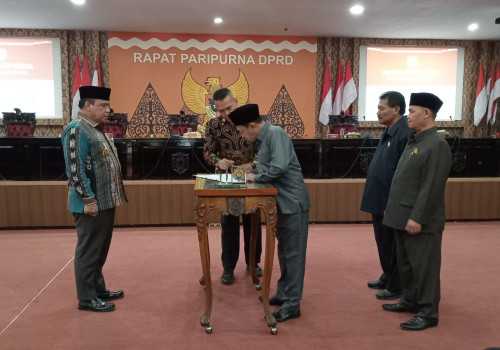 DPRD Tandatangani Nota Kesepakatan KUA-PPAS 2024 dengan Pemkab Kendal