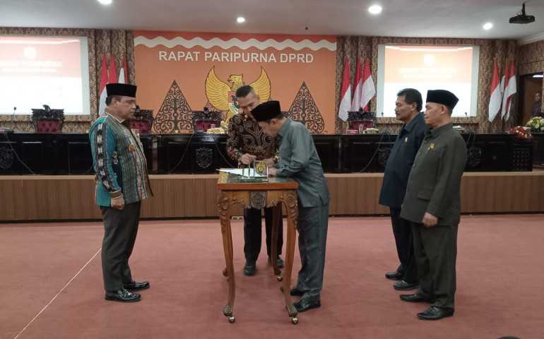 DPRD Tandatangani Nota Kesepakatan KUA-PPAS 2024 dengan Pemkab Kendal