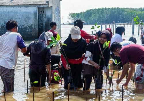 Dukung Gerakan Beach Clean Up, Grand Candi Hotel Ajak Masyarakat Semarang Bersihkan 2.2 Ton Sampah