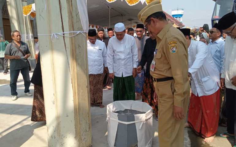 Tanamkan Nilai Sejarah kepada Masyarakat, Empat Soko Guru Masjid Agung Kendal Kembali Dipasang