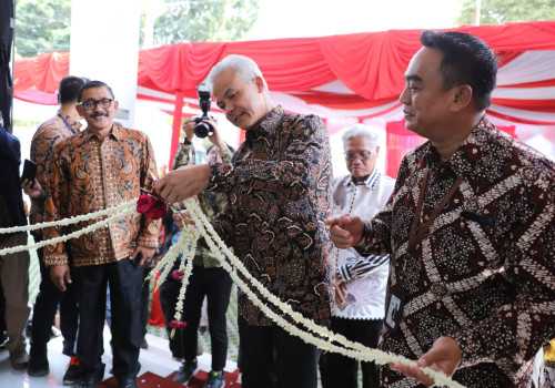 Gubernur Ganjar Pranowo Resmikan Gedung Bank Jateng Kantor Cabang Yogyakarta
