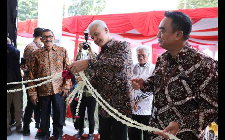 Gubernur Ganjar Pranowo Resmikan Gedung Bank Jateng Kantor Cabang Yogyakarta