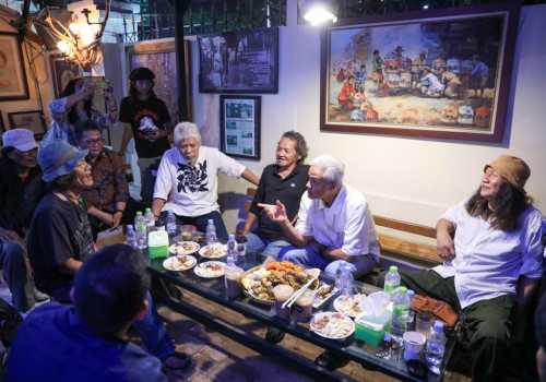 Ganjar Nongkrong Bareng Musisi Jalanan di Bulungan