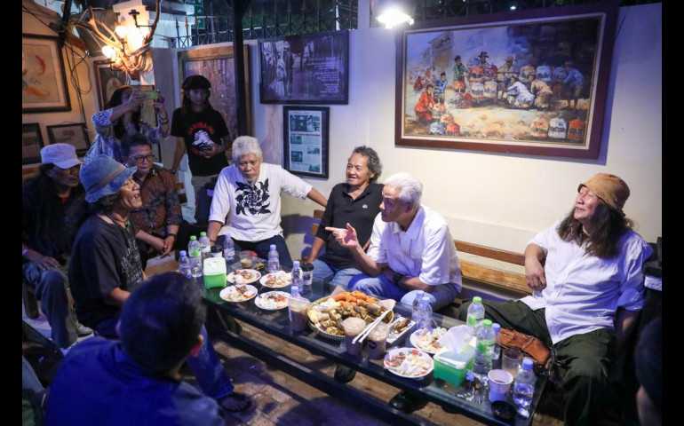 Ganjar Nongkrong Bareng Musisi Jalanan di Bulungan