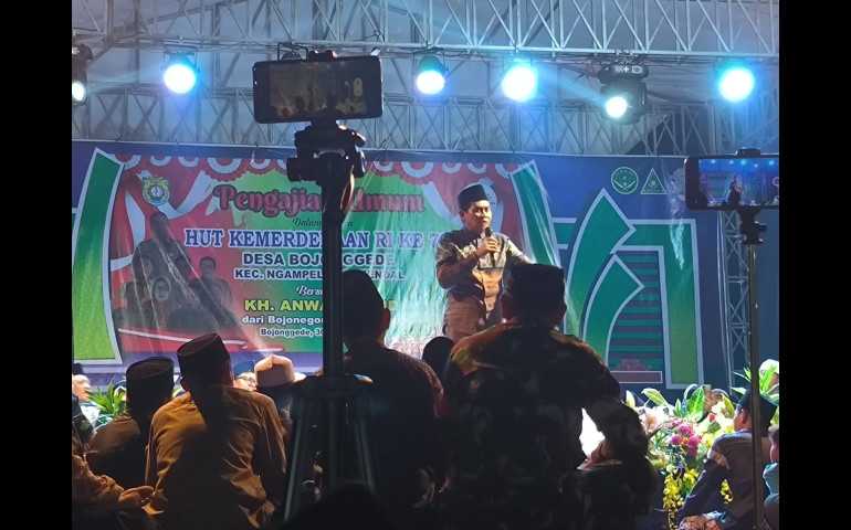 Pemdes Bojonggede Kendal Gelar Pengajian Akbar Bersama KH Anwar Zahid