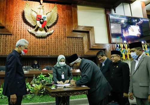 Rapat Paripurna, DPRD Jateng Setujui Perubahan APBD 2022