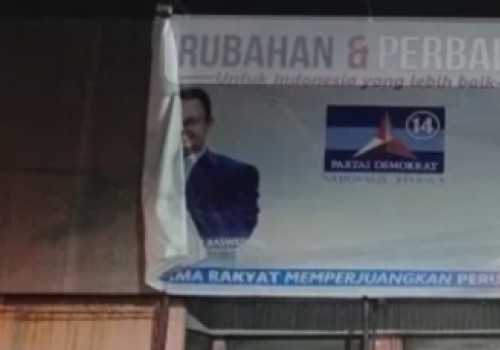 Kecewa! Demokrat Semarang Serentak Copot Baliho Anies