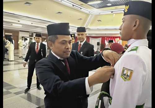 Kukuhkan Pasukan Paskibraka, Wakil Ketua DPRD Jateng Ferry Wawan Cahyono : Mereka Pelopor Masyarakat dalam Penerapan Nilai Pancasila