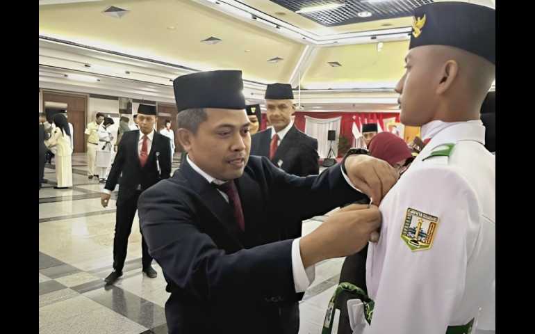 Kukuhkan Pasukan Paskibraka, Wakil Ketua DPRD Jateng Ferry Wawan Cahyono : Mereka Pelopor Masyarakat dalam Penerapan Nilai Pancasila