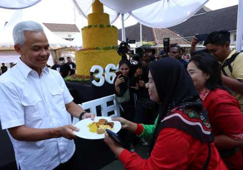 Jelang Purna Tugas, Ganjar Digeruduk Penyapu Jalan, Petani hingga Komunitas Lukis