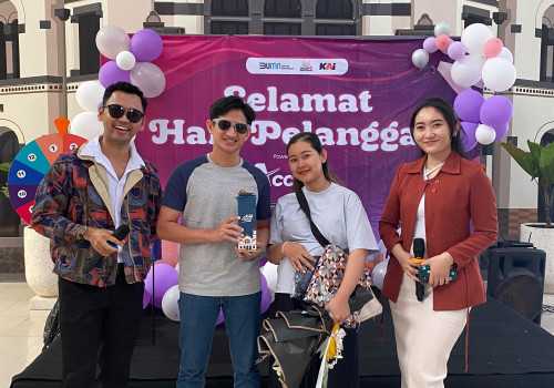 Hari Pelanggan Nasional 2023, KAI Daop 4 Semarang Bagikan Souvenir ke Pelanggan KA