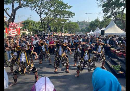 Penggiat Seni Tradisi Ikut Mangayubagyo Ganjar Pranowo Pamitan dalam Pesta Rakyat Terima Kasih Jawa Tengah