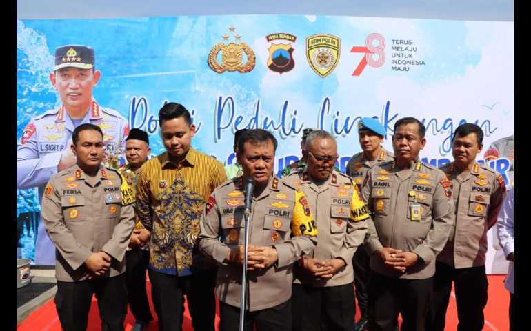 Wujudkan Ketersedian Sumber Air, Kapolda Jateng Resmikan Sumur Bor di Desa Rowobranten Kendal