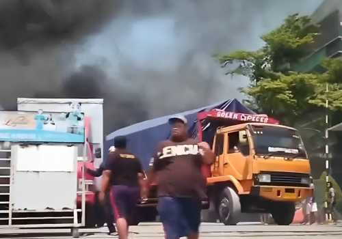 Kebakaran di Lingkungan Kantor White Coffe Semarang, Delapan Truk Ludes