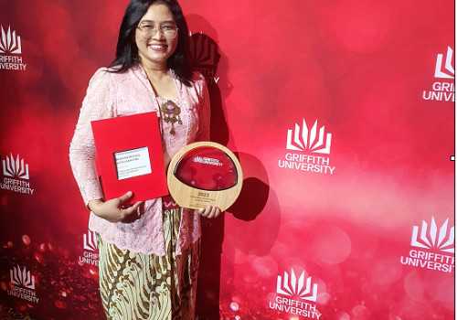 Profesor Undip Dian Ratna Sawitri Menangkan Griffith Health’s 2023 Outstanding International Alumnus Award