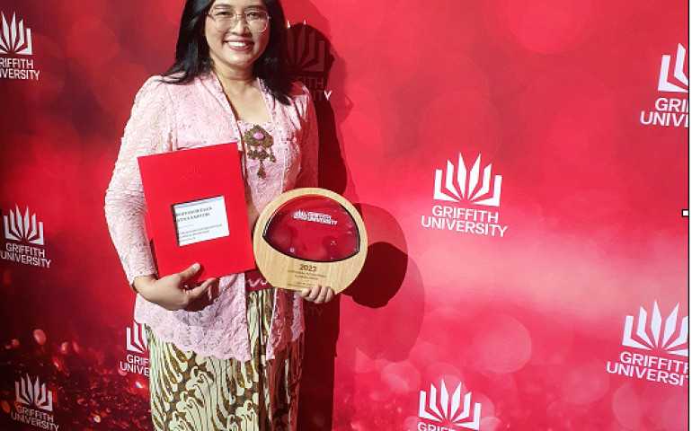 Profesor Undip Dian Ratna Sawitri Menangkan Griffith Health’s 2023 Outstanding International Alumnus Award