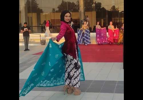 Gandeng Komunitas Model dan Sinok Duta Wisata, Perpusda Gelar Fashion Show Batik Asli Kendal