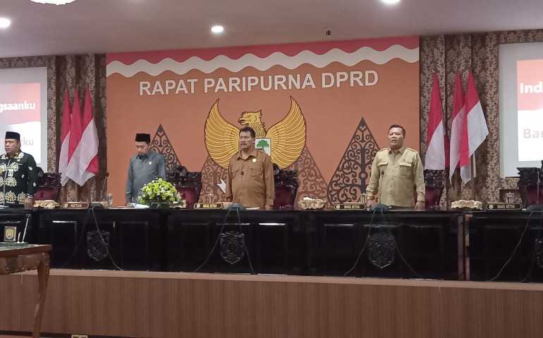 Paripurna DPRD Kendal, Wakil Bupati Windu Tanda Tangani Berita Acara Persetujuan Bersama Raperda Tahun 2023