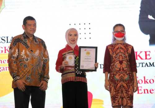 Dirut Pertamina Nicke Widyawati Raih Tokoh Ketahanan Energi Nasional