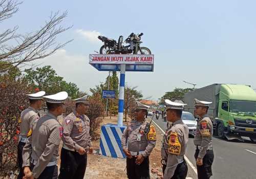 Bangun Monumen Laka Lantas, Satlantas Polres Kendal Himbau Masyarakat agar berhati-hati Saat Berkendara