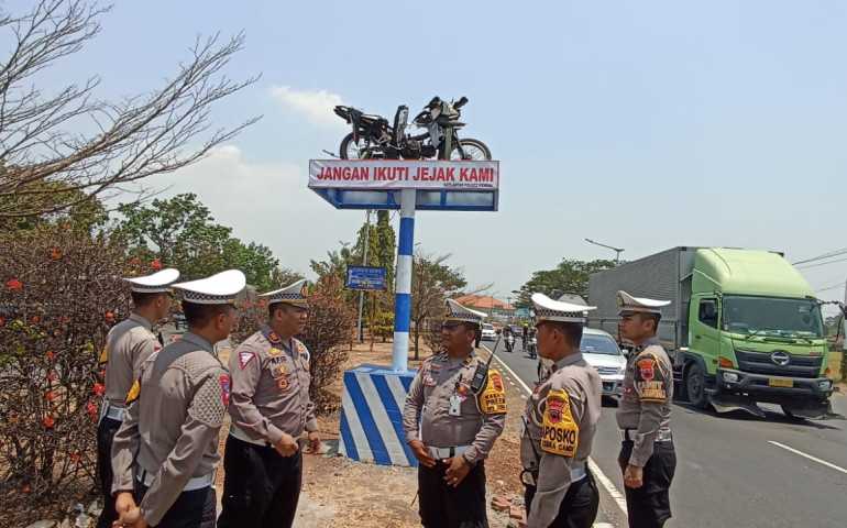 Bangun Monumen Laka Lantas, Satlantas Polres Kendal Himbau Masyarakat agar berhati-hati Saat Berkendara