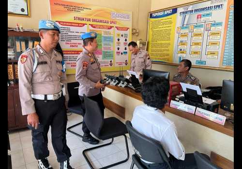 Kompol Surismanto bersama AKP Agus Wibowo Cek Pelayanan Publik di Polres Kendal