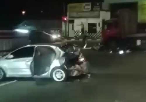 BREAKING NEWS! Kecelakaan Terjadi di Exit Tol Bawen Semarang Melibatkan Banyak Kendaraan