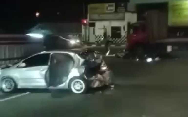 BREAKING NEWS! Kecelakaan Terjadi di Exit Tol Bawen Semarang Melibatkan Banyak Kendaraan