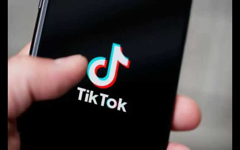 Ini Respon Ganjar Melihat Tiktok Shop dan Jualan Artis Matikan Pasar Tradisional