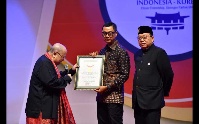 Jadi Tokoh Inspiratif Dunia, Biografi Jokowi Tulisan Dirut PLN Terbit di Korea