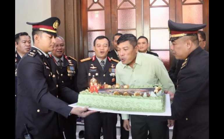 Kapolda Jateng Irjen Pol Ahmad Luthfi Berikan Kejutan kepada Pangdam IV Diponegoro pada Peringatan HUT TNI ke 78