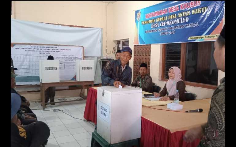 Diikuti 3 Calon Kandidat, Pemdes Cepokmulyo Kendal Umumkan Muhammad Maftuhin sebagai Kades Antar Waktu