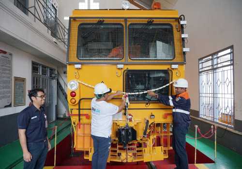 Tingkatkan Keandalan Prasarana, KAI Daop 4 Resmikan Mesin Pemeliharaan Jalan Rel Multi Tie Tamper