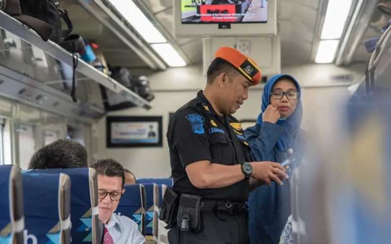 KAI dan Kepolisian Berhasil Tangkap Tersangka Pencuri Barang Bawaan Penumpang KA Tawang Jaya Premium