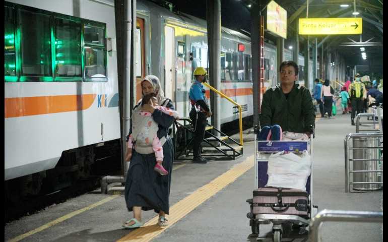Dampak Kecelakaan Kereta Argo Semeru dan Argo Wilis, KAI Memohon Maaf ; 9 Perjalanan KA Memutar via Jalur Utara Jawa