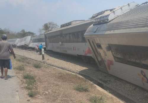 Kereta Api Argo Semeru Kecelakaan di Sentolo Kulon Progo Yogyakarta